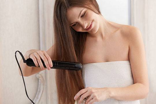 Как уложить волосы утюжком