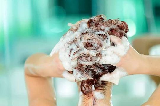 как правильно мыть голову шампунем